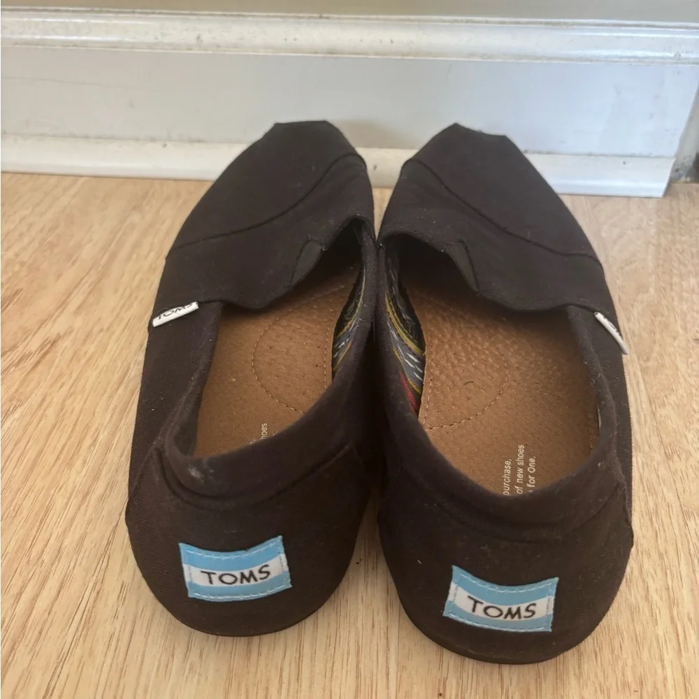 TOMS Men's Black Slip-On Loafers size 10